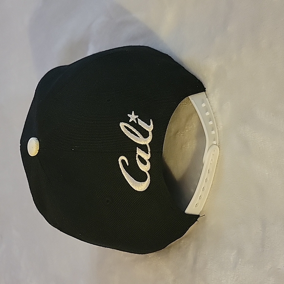 Cali Snapback - Picture 2 of 3